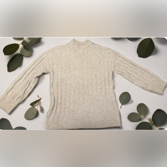 H&M XS Woman’s Mock Neck Sweater. Beige. Soft. Warm. - Picture 1 of 8